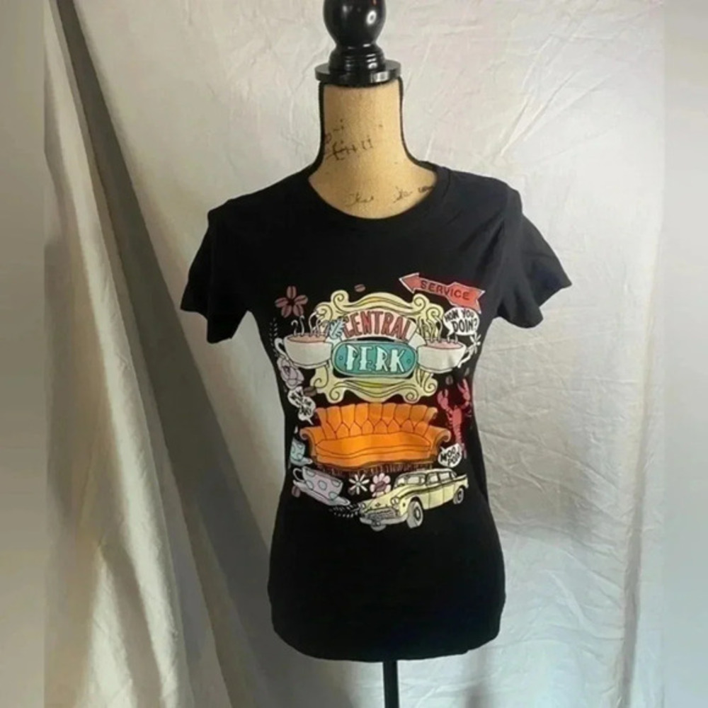 ‼️SALE‼️Box lunch Friends graphic tee